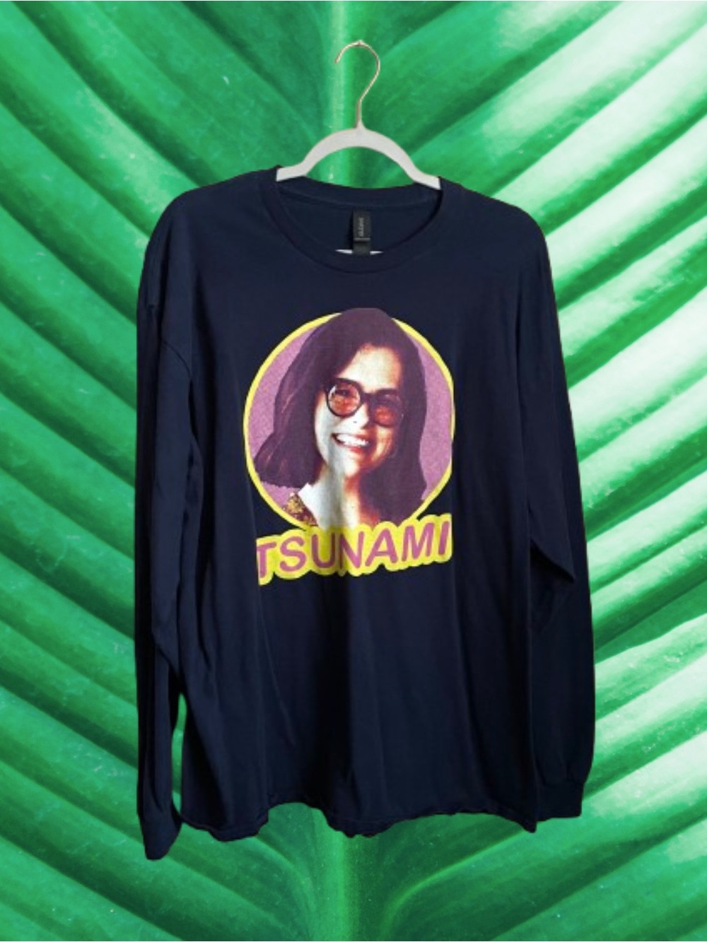 Unisex navy blue Gildan Parker Posey “tsunami” longsleeve tee White Lotus sz XL